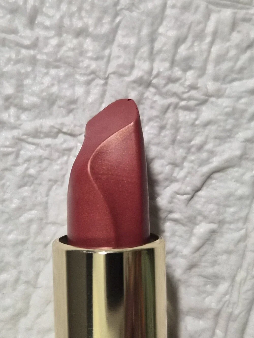 L'Oréal Colour Riche Les Nus Intense Lipstick in the shade 176 Nu Irreverent